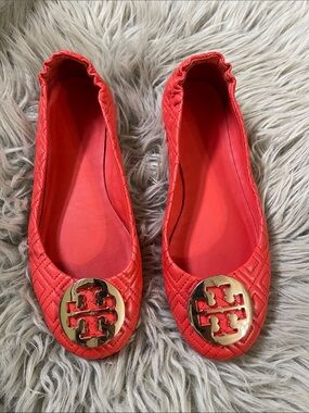 Tory Burch Quilted Coral-Red Logo Round-Toe Flats